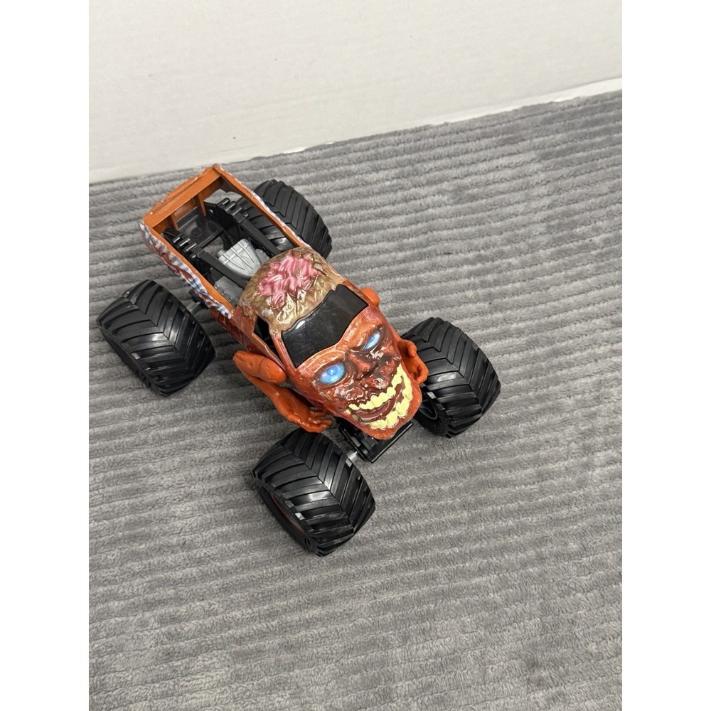 Monster Jam 2023 Zombie 1:24 Monster Truck Series 19 Die-Cas